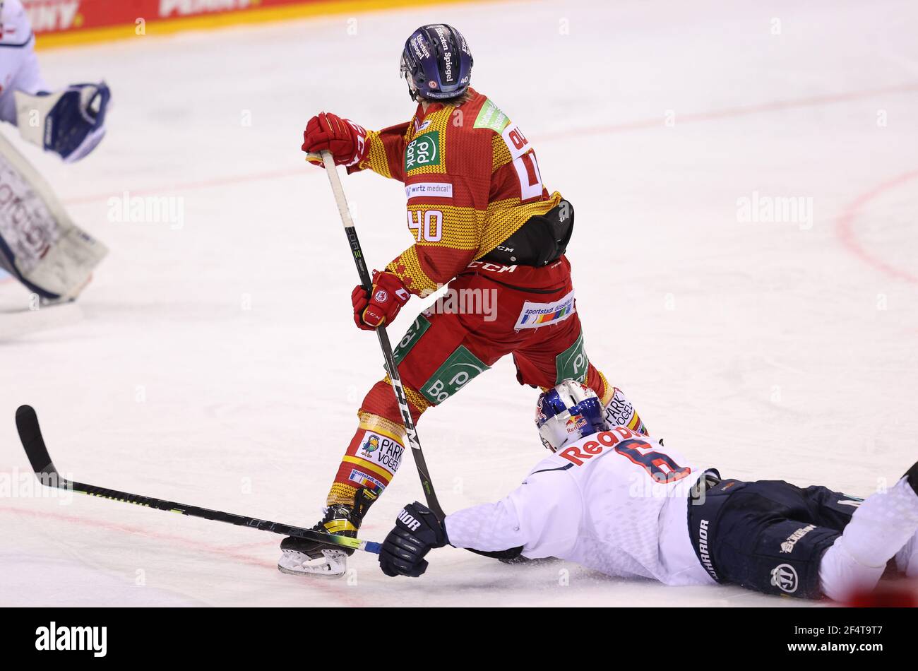 Firo: 22.03.2021 Ice Hockey DEL Penny Bundesliga Season 2020/2021 Dvºsseldorfer EG, Duesseldorfer EG, DEG - EHC RED BULL MvúNCHEN, Muenchen 3: 2 Muenchen sur le sol NR 6: Daryl BOYLE sur le terrain contre Ken Andre Olimin | usage dans le monde entier Banque D'Images