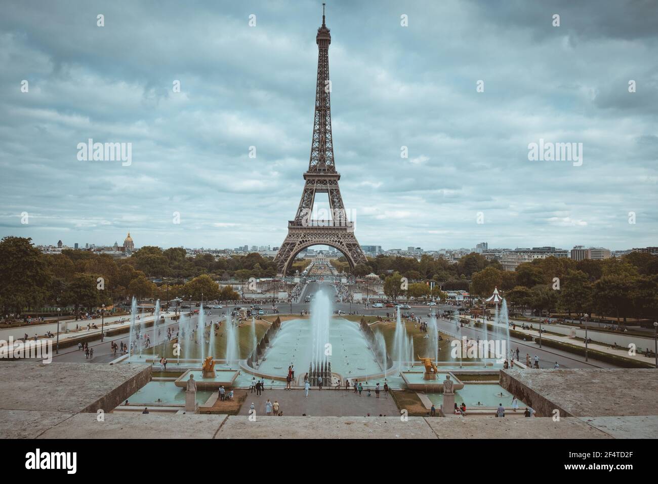 Perspective de la Tour Eiffel à Paris, France depuis le point de vue situé sur la place du Palais de Chaillot Banque D'Images