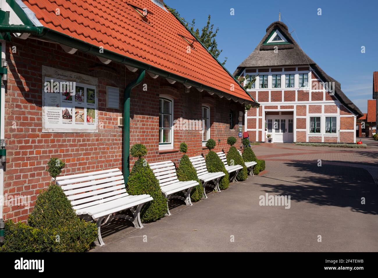 Géographie / voyage, Allemagne, Basse-Saxe, pays ancien, Jork, ferme de pommes, boutique de ferme, maison de toit de chaume, droits-supplémentaires-déstockage-Info-non-disponible Banque D'Images