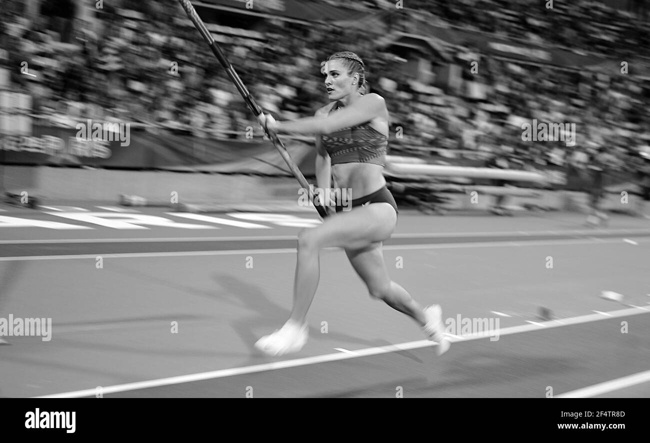 Alisha Newman du Canada (voûte féminine) lors de la Réunion de Paris 2019. Banque D'Images