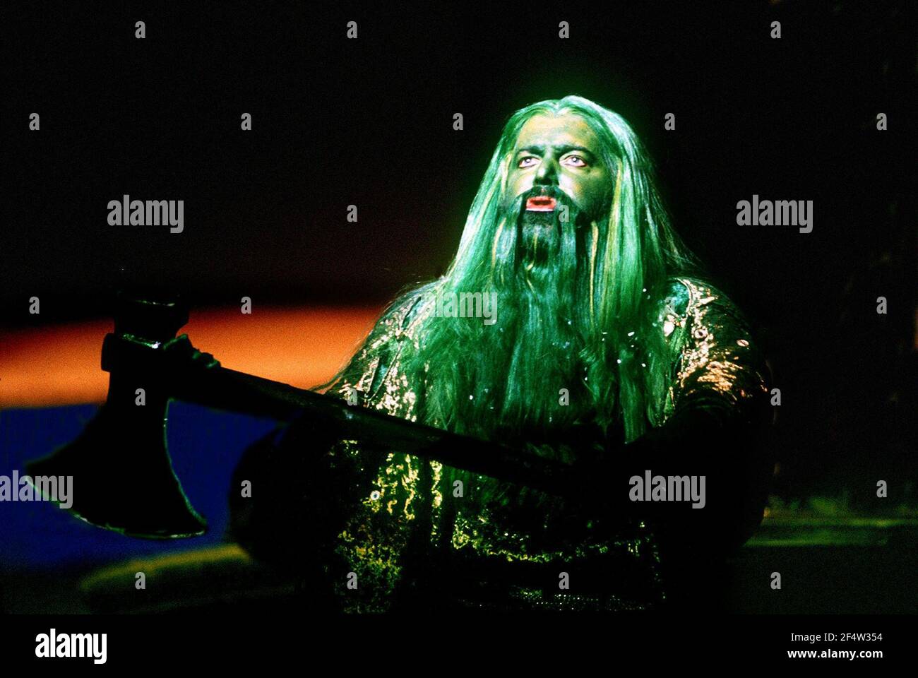 LE THÉÂTRE JOUE GAWAIN JANVIER 2000 JOHN TOMLINSON COMME LE VERT KNIGHT DANS LA PRODUCTION DE L'OPÉRA ROYAL ' GAWAIN ' Banque D'Images