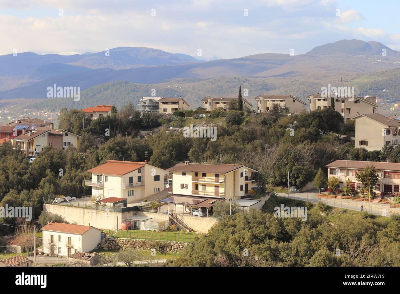Sant'Agapito, Italie - 23 mars 2021 : la recherche de la météorite tombée le 15 mars dans le hameau de Temennotte a commencé Banque D'Images