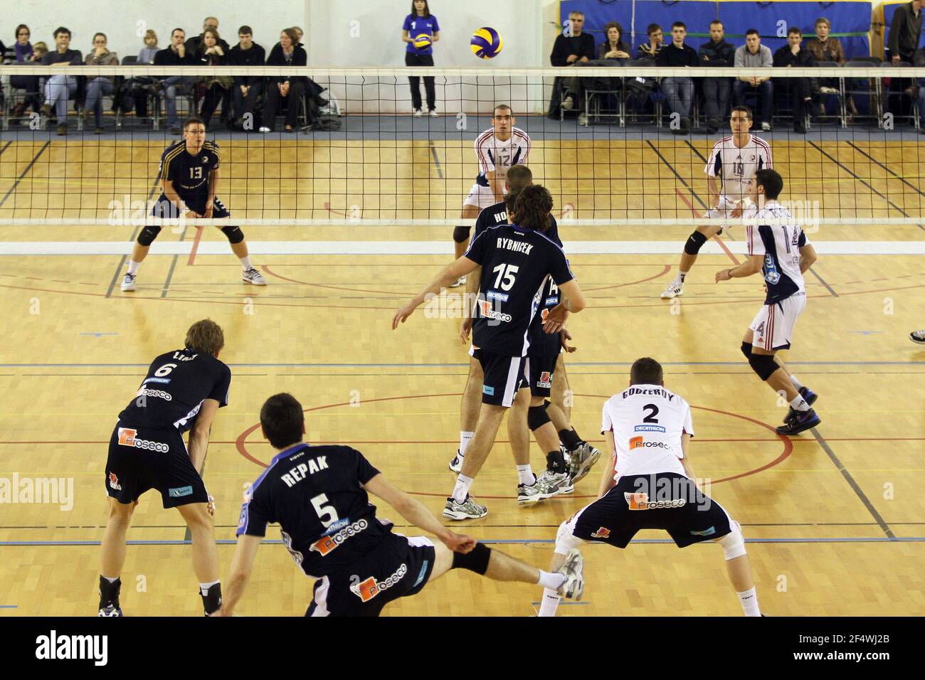 VOLLEY-BALL - CHAMPIONNAT FRANÇAIS PRO A 2010-2011 - NANTES (FRA) - 19/02/2011 - PHOTO : JEAN MARC MOUCHET / DPPI - NANTES V PARIS - VUE D'ENSEMBLE Banque D'Images