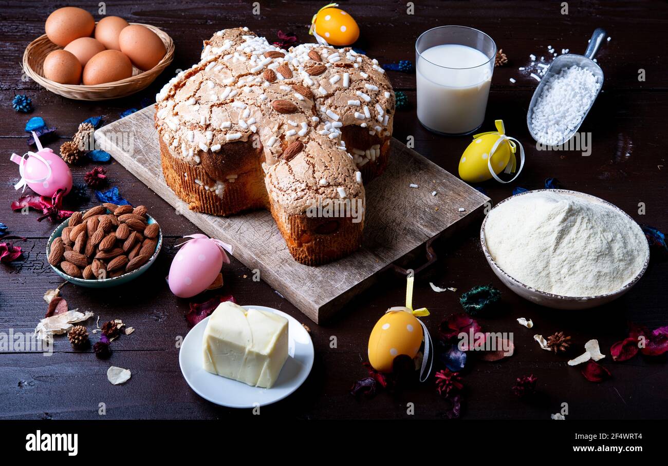 Gateau De Paques Italien Colomba Pasquale Et Ingredients Lait Oeufs D Amande Sur Vieux Bois Rustique Photo Stock Alamy