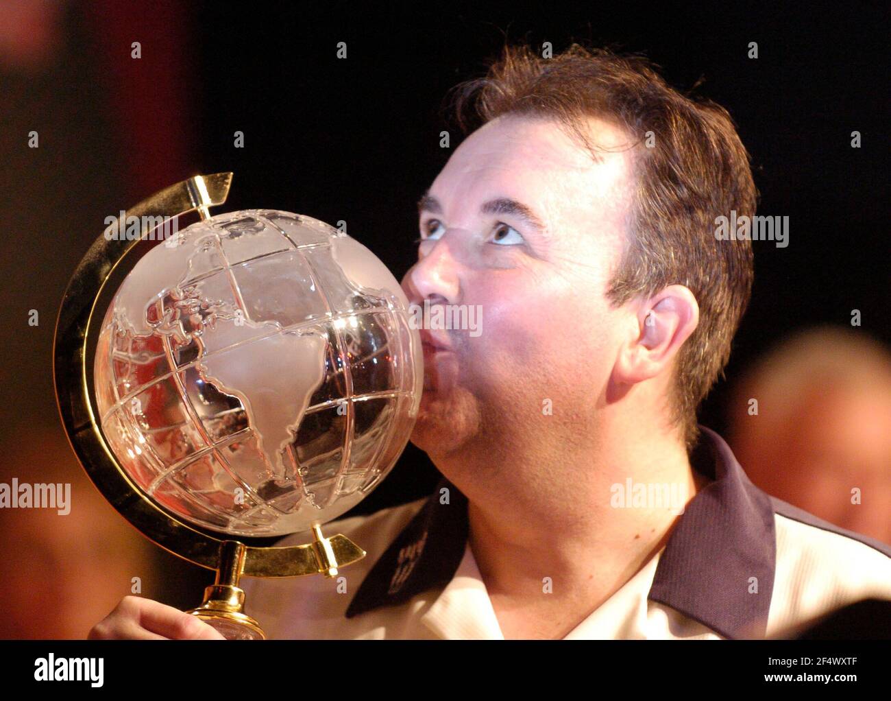 FINALE DES FLÉCHETTES DU MONDE AU CIRQUE TAVEN PHIL TAYLOR BAT PETER TAYLOR 2/1/2006 PHOTO DAVID ASHDOWNDARTS Banque D'Images