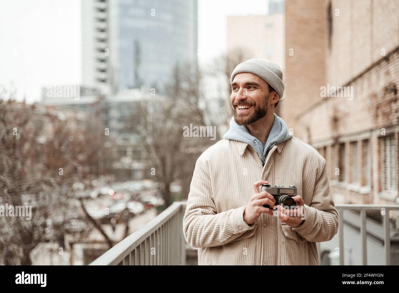 Antique bonnet Banque de photographies et d'images à haute résolution -  Alamy