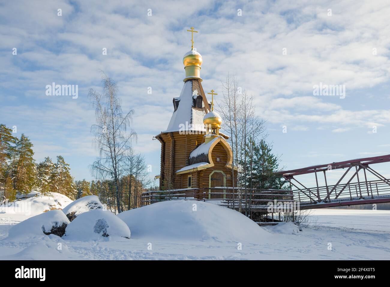 Église de l'Apôtre Andrew le premier-appelé sur la rivière Vuoksa en février après-midi. Région de Leningrad. Russie Banque D'Images