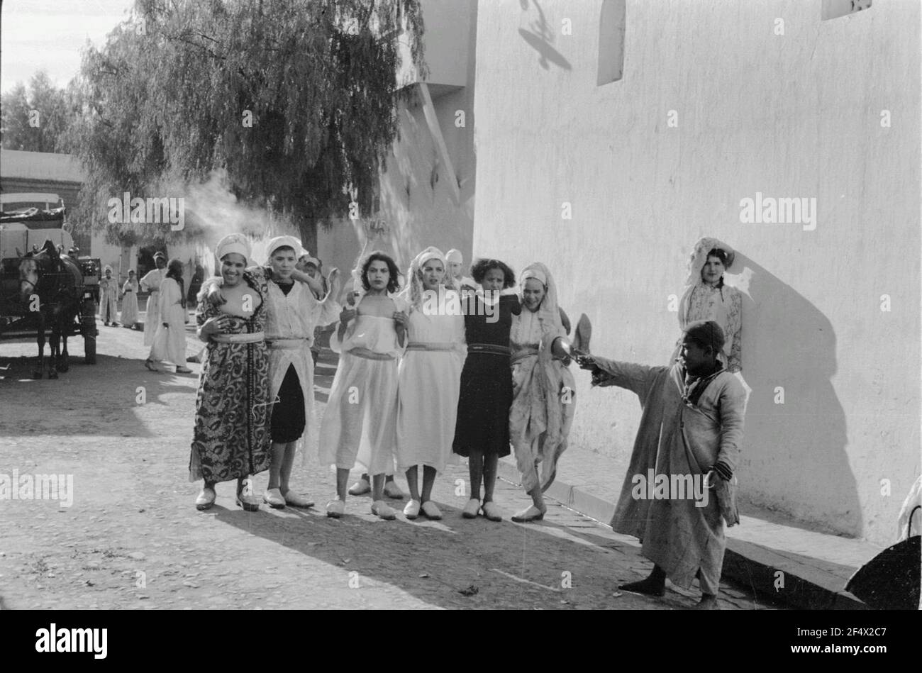 Photos de voyage Maroc. Image de rue avec groupe de jeunes femmes, peut-être prostituée (bien à Casablanca) Banque D'Images