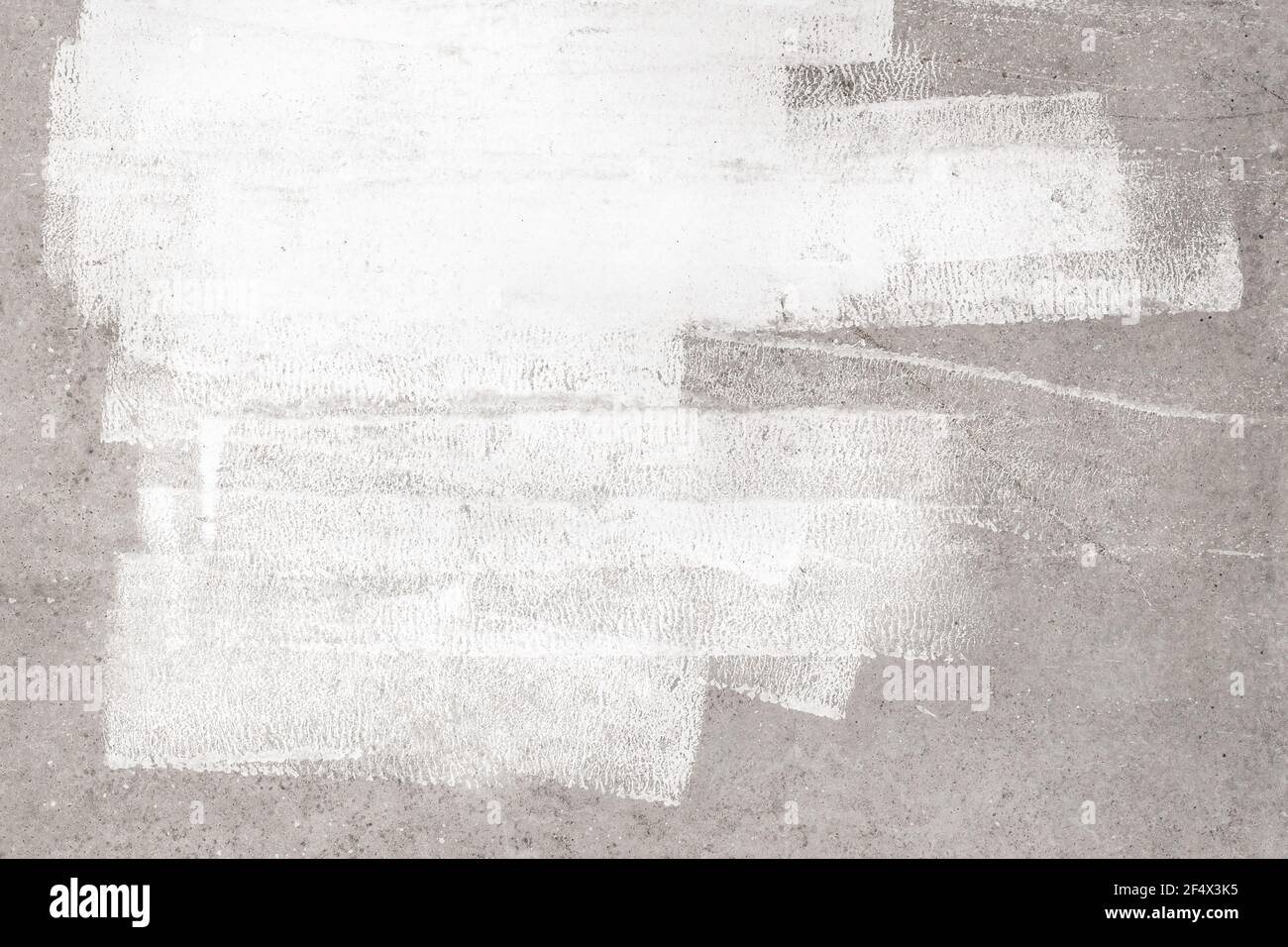 Traits de peinture blancs pour le texte et la conception sur l'arrière-plan de l'ancienne texture de mur en béton gris. Banque D'Images Traits de peinture blancs pour le texte et la conception sur l'arrière-plan de l'ancienne texture de mur en béton gris. Banque D'Images