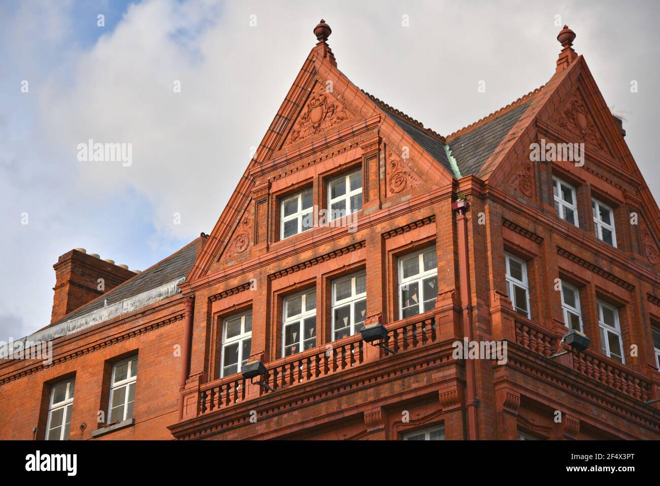 Façade de bâtiment de style victorien sur Grafton Street, Dublin City Centre, Irlande. Banque D'Images