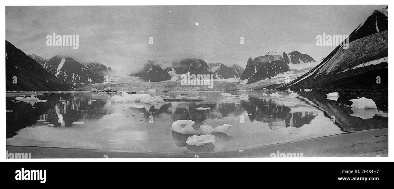 Spitzbergen. Glacier Wagonway dans le Magdalenfjord Banque D'Images Spitzbergen. Glacier Wagonway dans le Magdalenfjord Banque D'Images