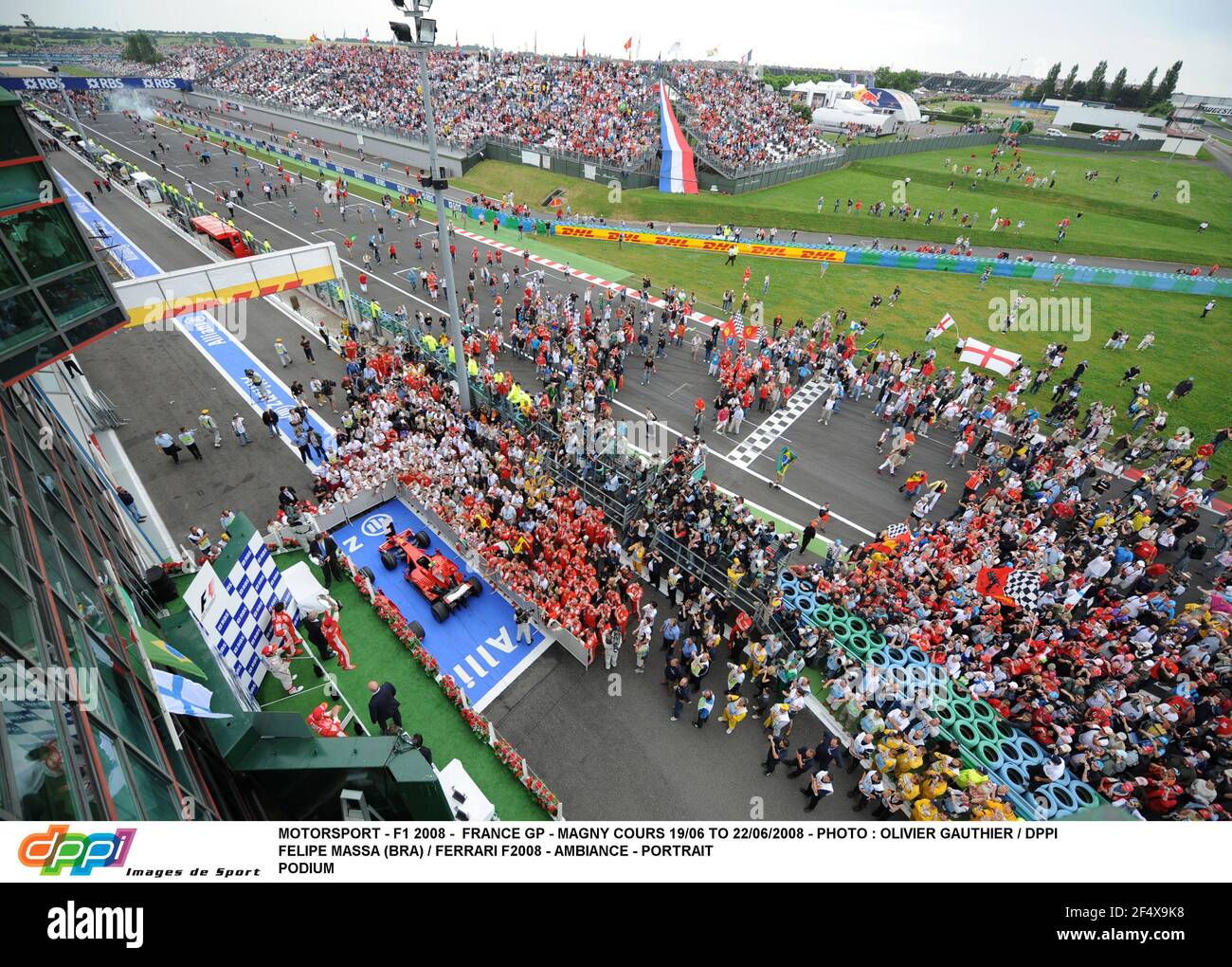 MOTORSPORT - F1 2008 - FRANCE GP - MAGNY COURS 19/06 AU 22/06/2008 - PHOTO : OLIVIER GAUTHIER / DPPI FELIPE MASSA (BRA) / FERRARI F2008 - AMBIANCE - PORTRAIT PODIUM FOULE SPECTATEURS PUBLIC Banque D'Images