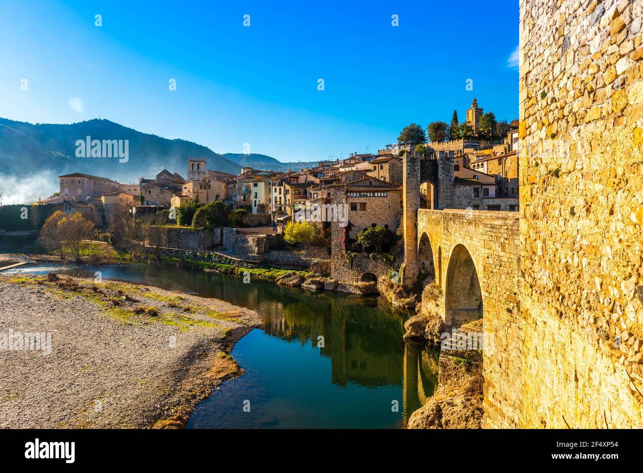 Magnifique pont médiéval à Besalu, Catalogne, Espagne Banque D'Images