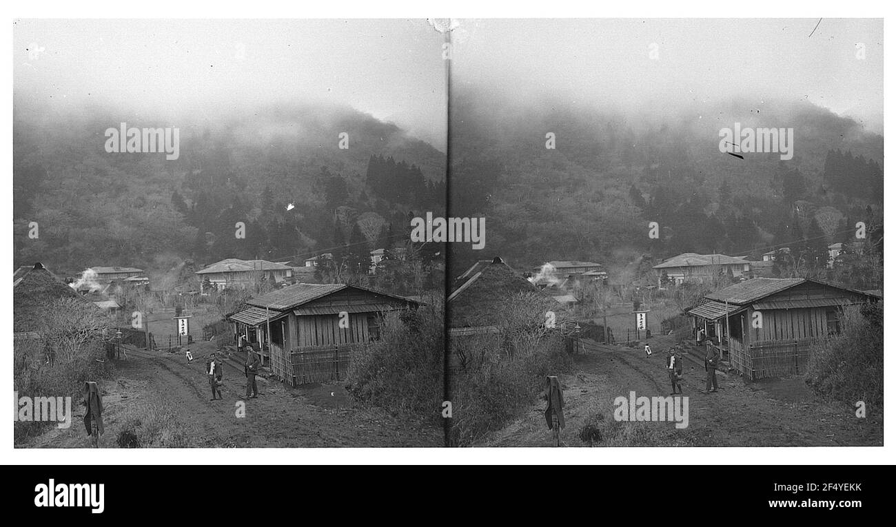 Hakone (Japon). Vue sur le quartier avec les gens du coin dans une rue Banque D'Images