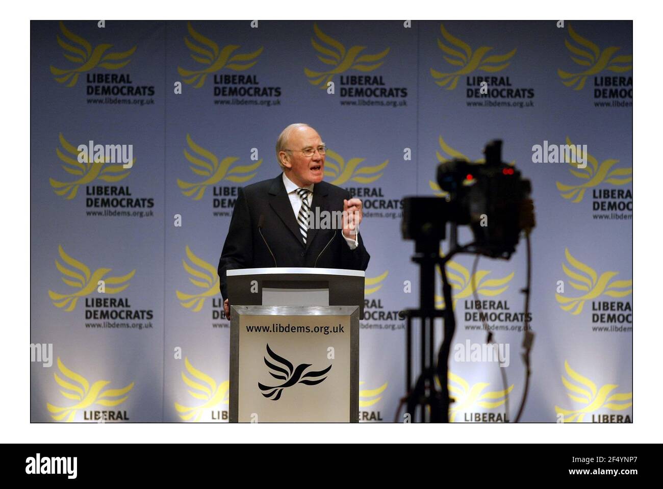 Sir Memzies Campbell s'adresse à la Conférence des libéraux démocrates à Blackpool.pic David Sandison 19/9/2005 Banque D'Images