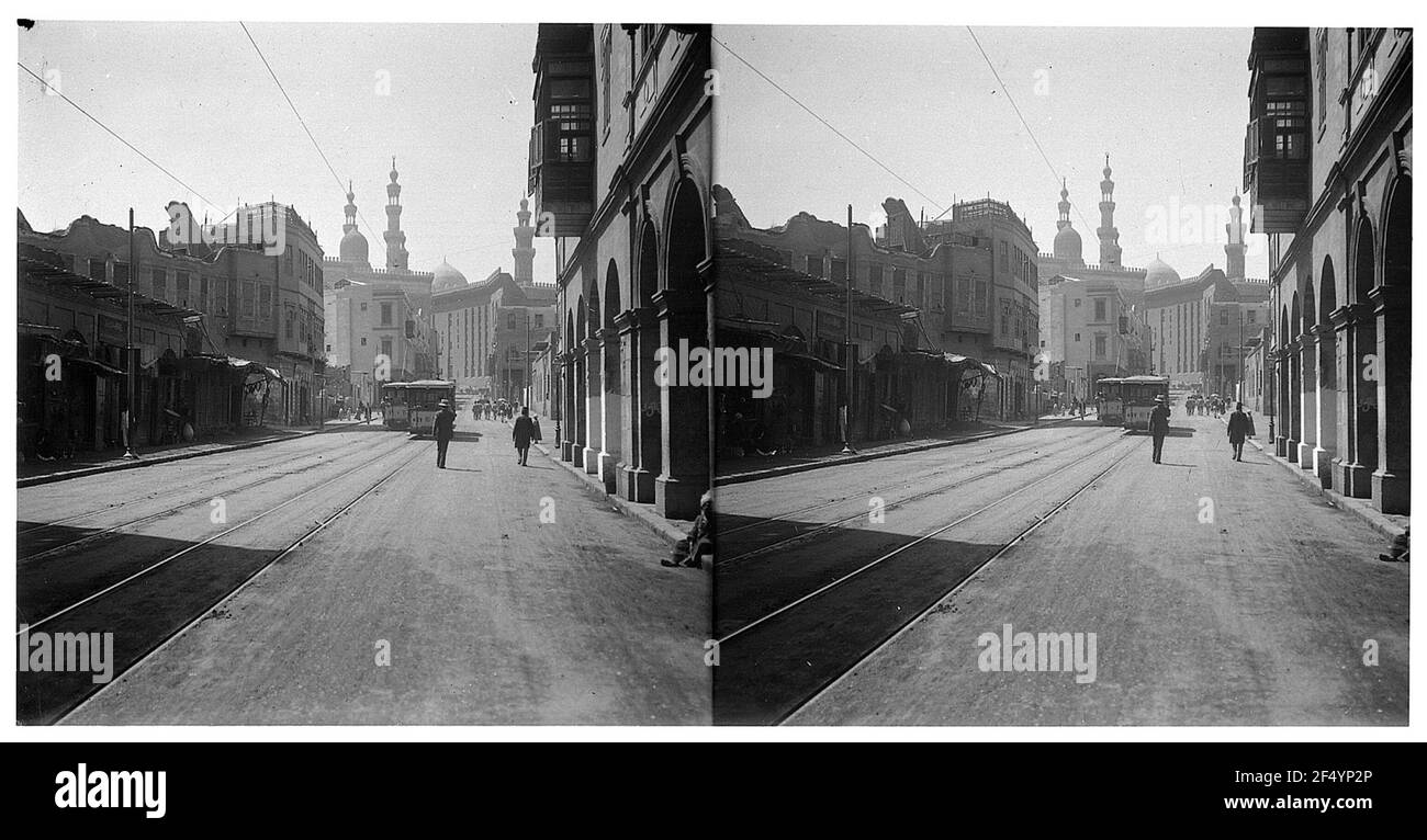 Le Caire (Égypte). Centre-ville avec tramways. Vue sur la citadelle Banque D'Images