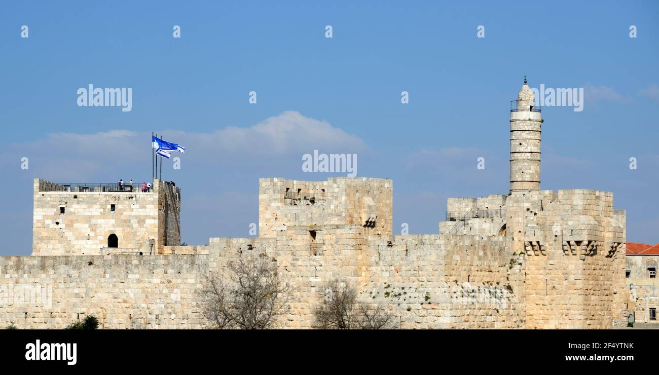 La TOUR DU MUSÉE DAVID ou LA CITADELLE, partie du mur de la vieille ville de Jérusalem à côté de la porte Jaffa datant des Romains et du Roi Hérode Banque D'Images