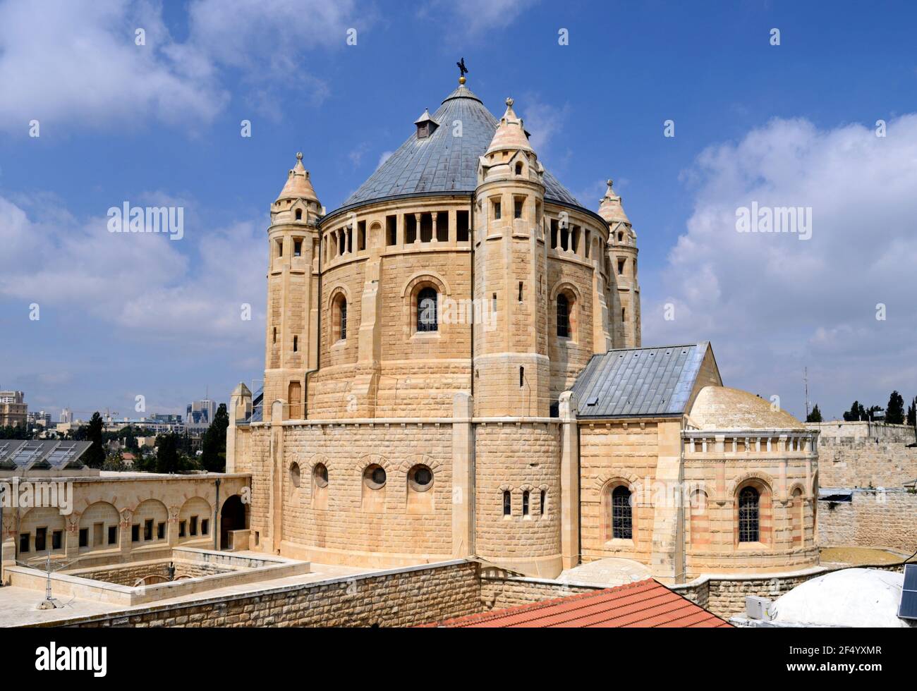 „Basilique de l'Assomption“ aussi „Basilique de la Dormition“ de l'„Abbaye de la Dormition“ sur le Mont Sion, lieu de l'Assomption de Marie Banque D'Images