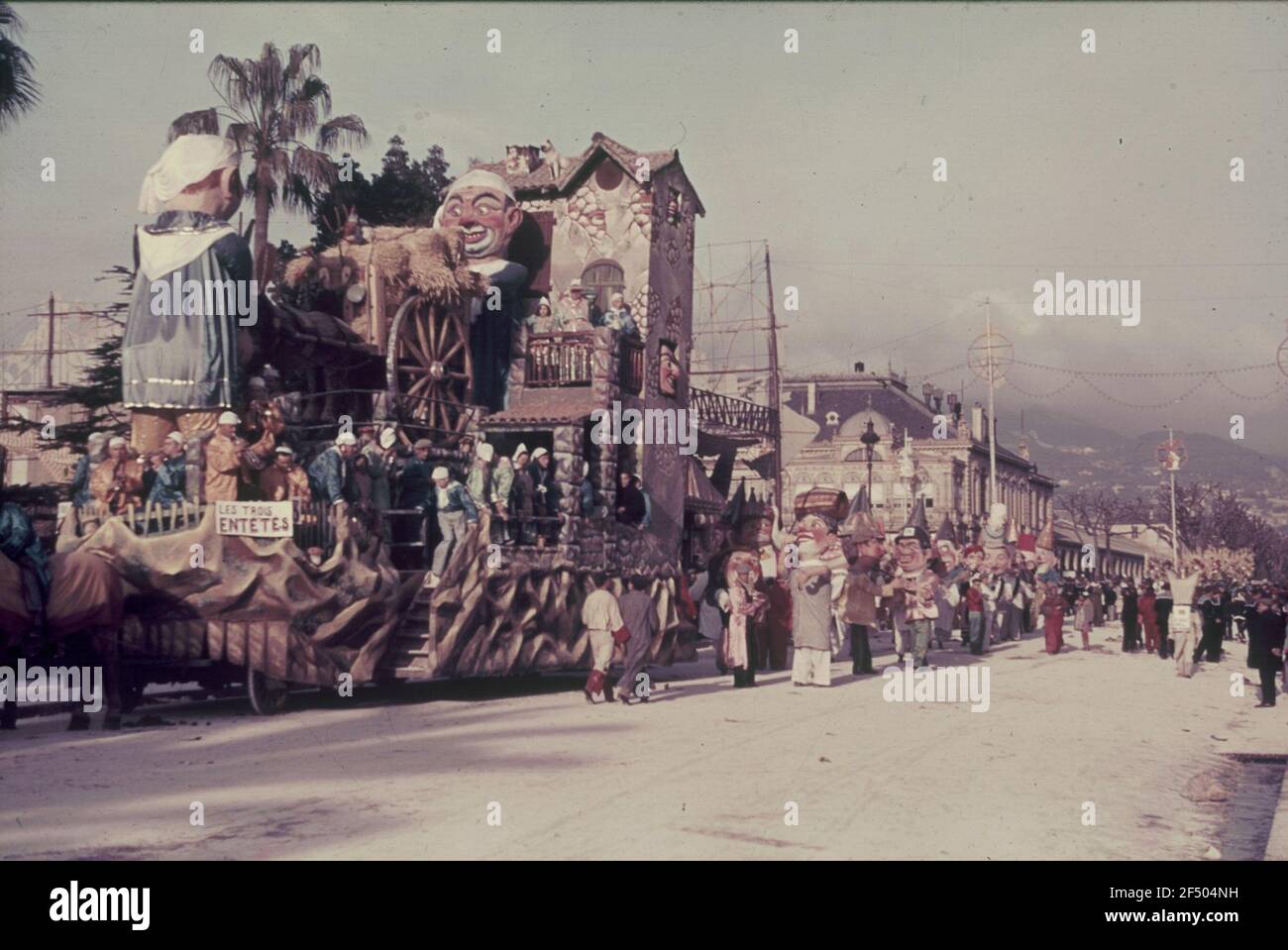 Photos de voyage France. Bien. Cart 'les trois Entés' au défilé de carnaval à Mardi Grass (Fat Tuesday) Banque D'Images
