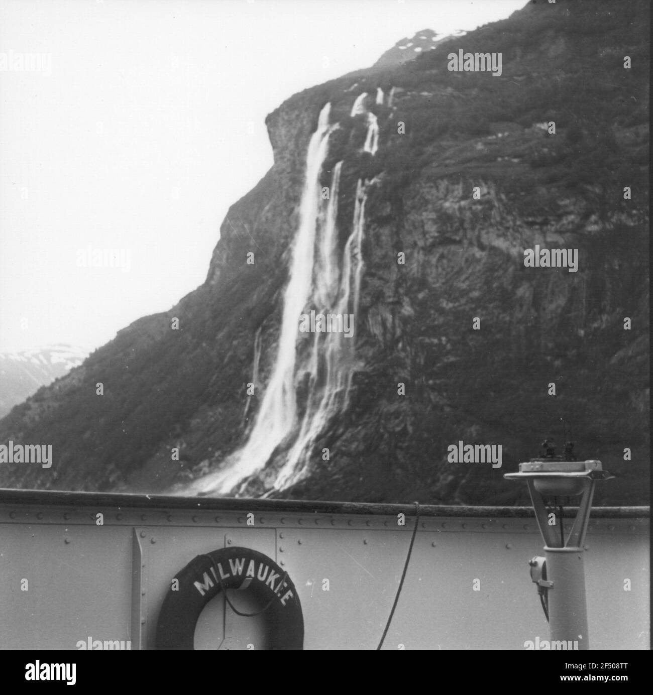 Photos de voyage Norvège. Geirangerfjord. Vue sur la rive avec la cascade 'les sept sœurs Banque D'Images