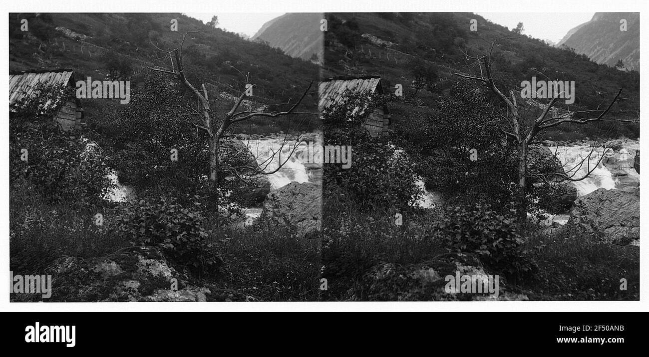 À Merok / Norvège. Paysage avec cabane dans les montagnes Banque D'Images