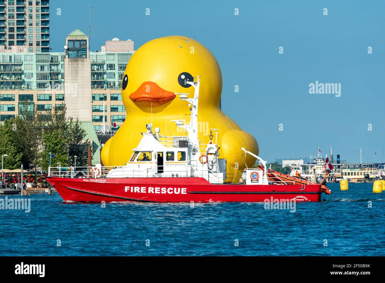 Canard géant en caoutchouc célébrera le 150e anniversaire du Canada, Toronto, Canada - 30 juin 2017 Banque D'Images