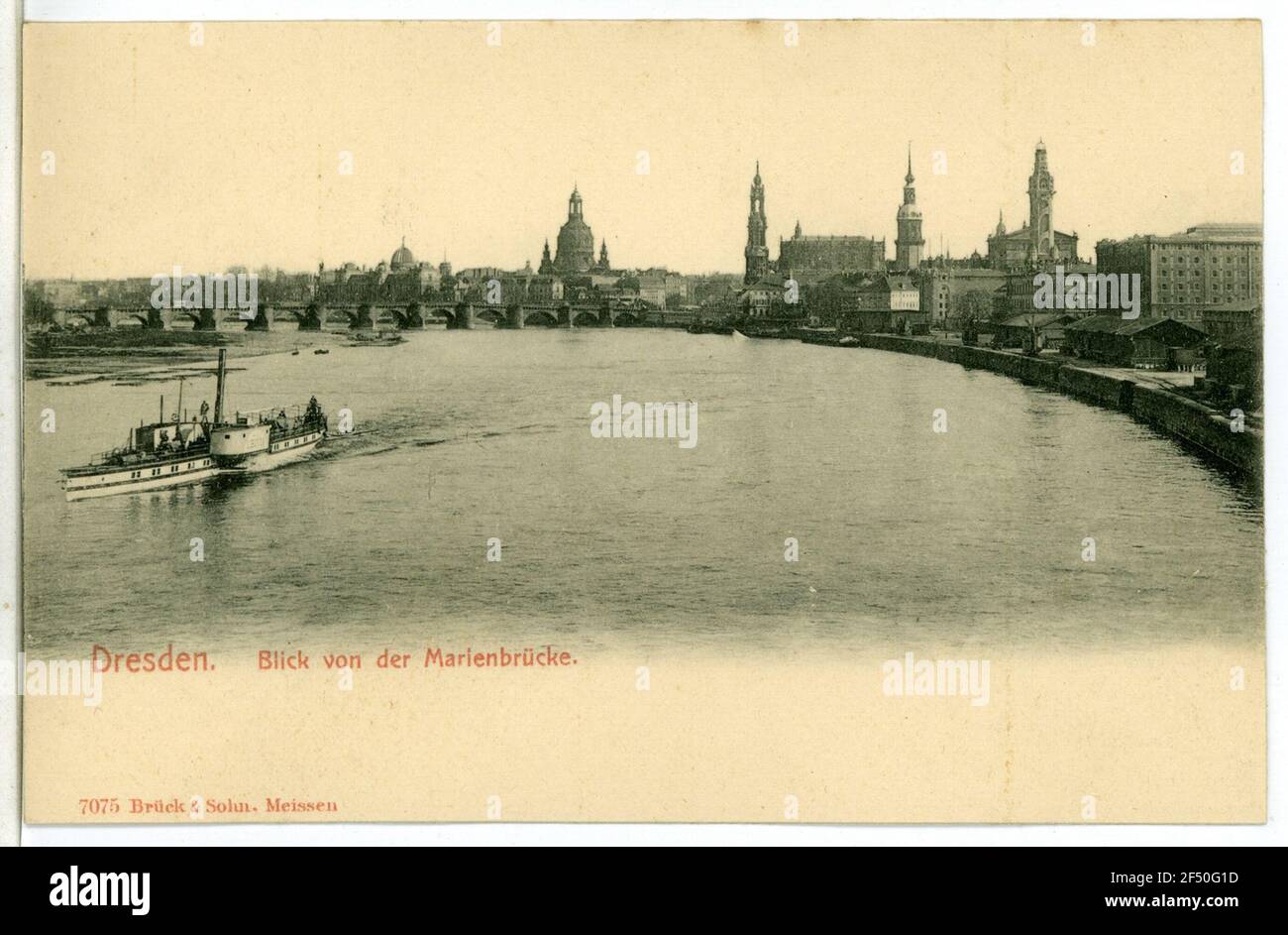 Vue depuis le pont Marienbrücke sur l'Elbe avec le bateau à vapeur Dresden. CH. V. d. Le Marienbrücke A. D. Elbe M. Défroisseur Banque D'Images