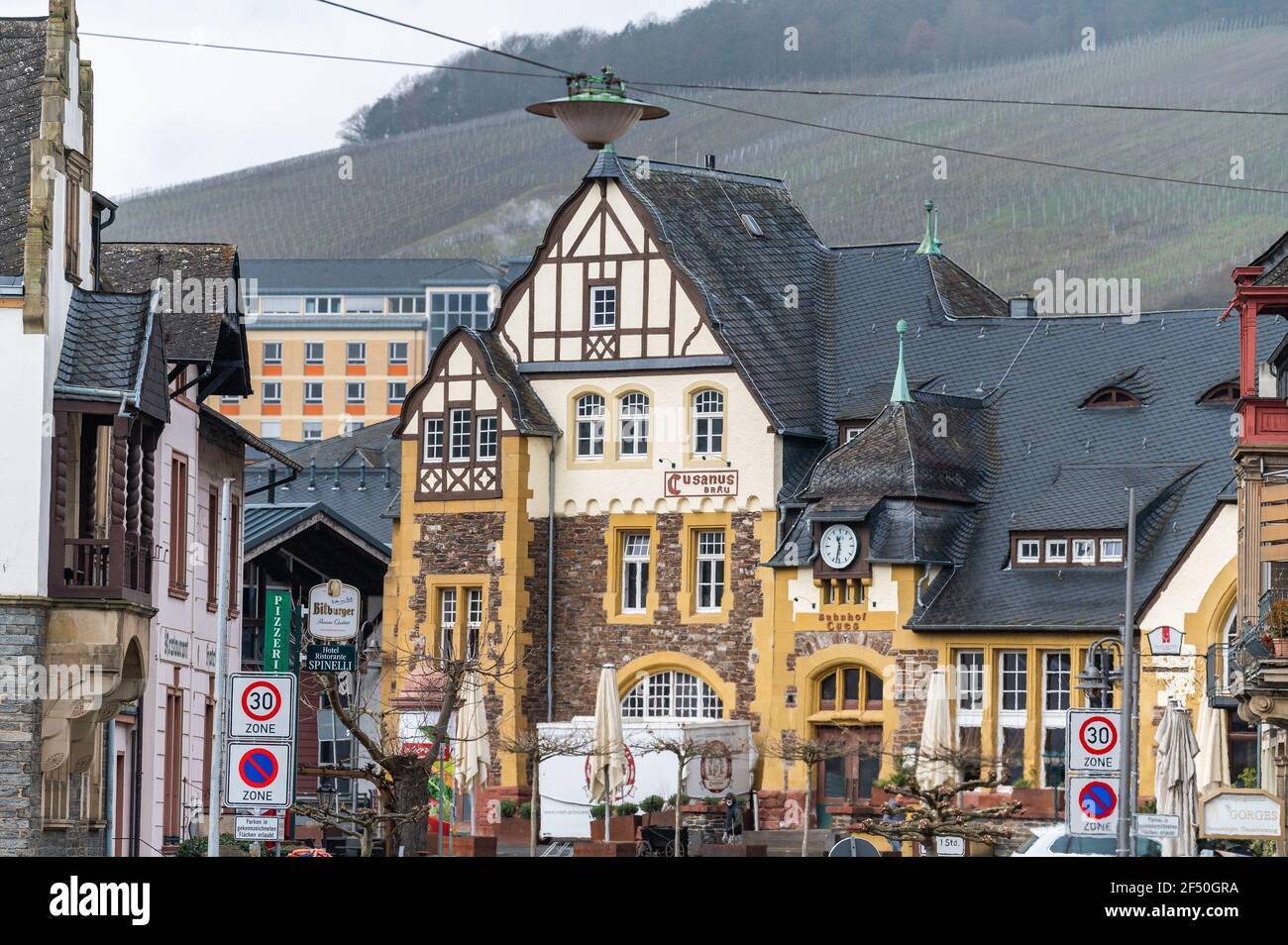Architecture dans la vallée de la Moselle, Bernkastel-Kues, Allemagne Banque D'Images