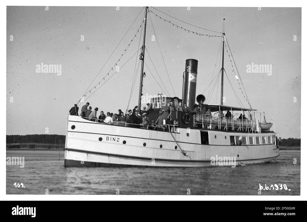 Bateau à vapeur côtier 'Binz' dans les eaux de Rügen sous le pays Banque D'Images