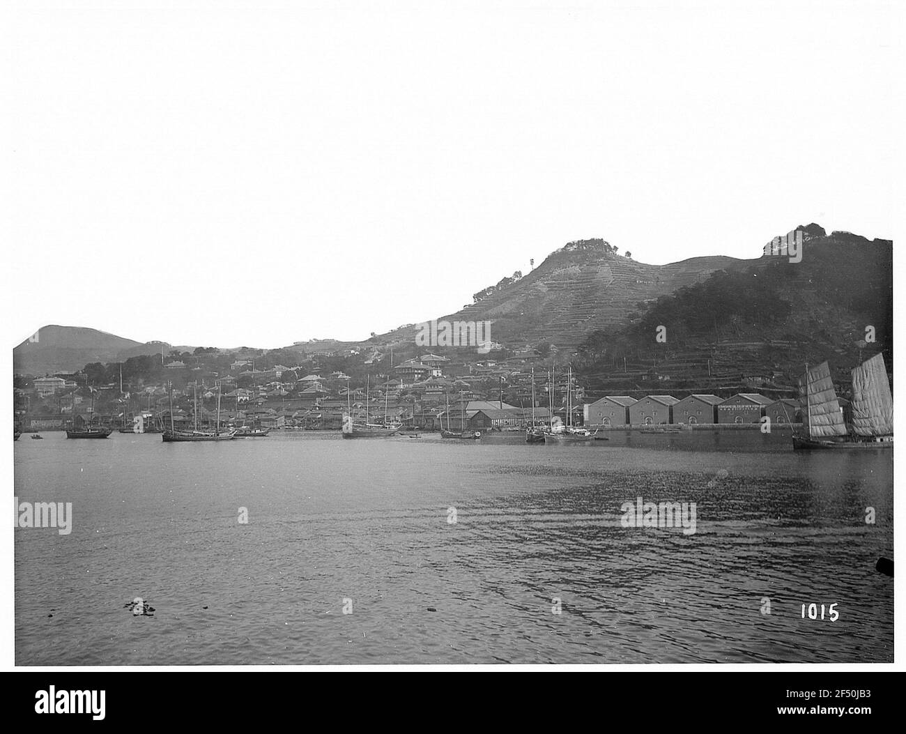 Nagasaki, Japon. Vue sur la baie avec la ville et le port Banque D'Images