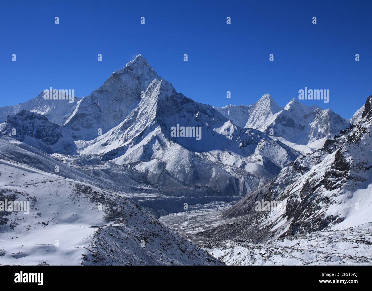 Populaire sommet d'escalade Ama Dablam. Banque D'Images