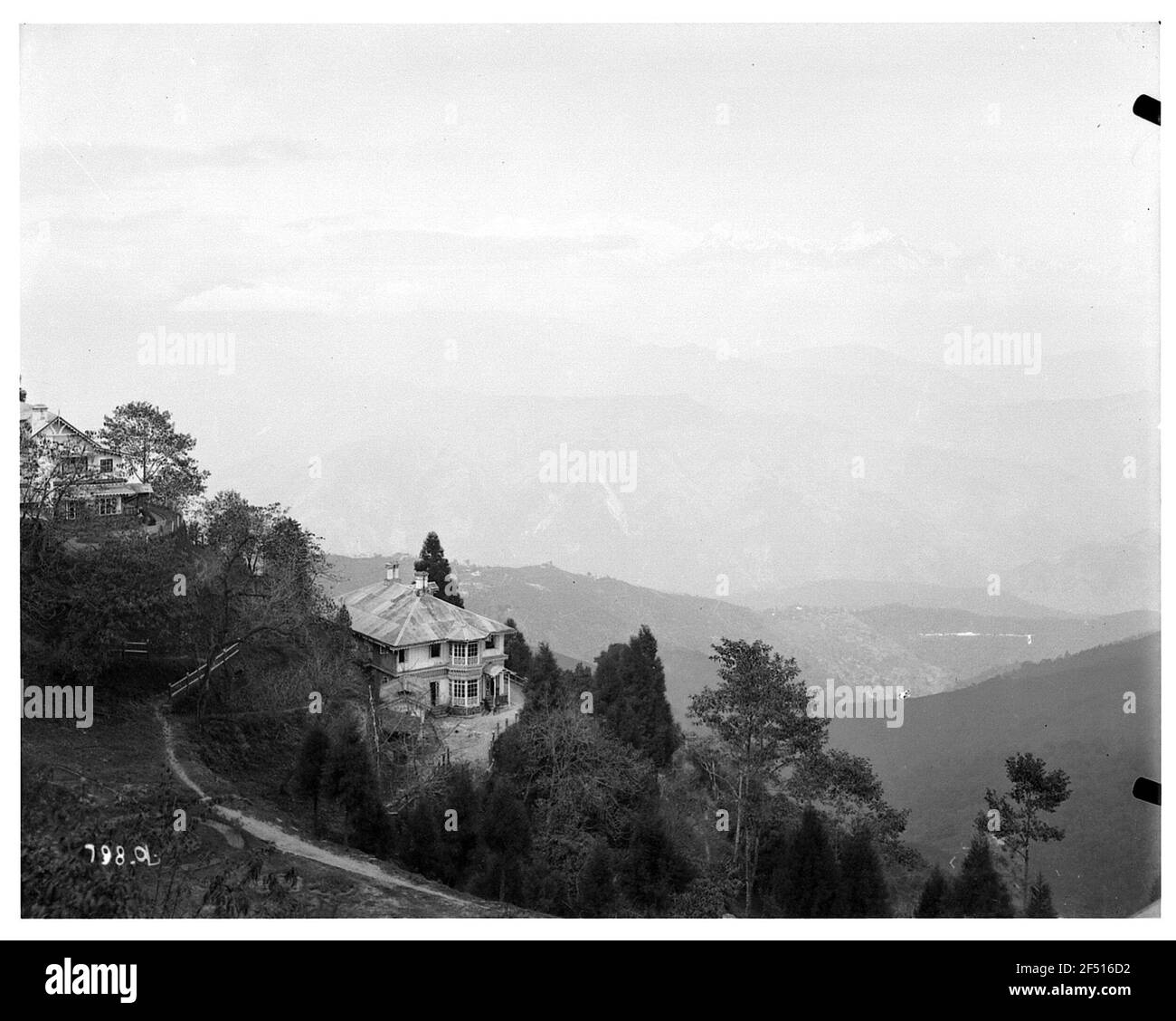 Darjeeling, Inde. Vue sur les montagnes avec maisons Banque D'Images