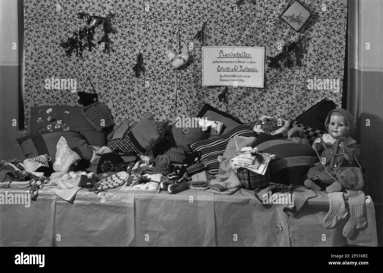 Fait à la main du groupe de femmes de travail d'Erfurth and Co. / Knitlawefabrik Roßwein, Goldbornstraße 5 pour Noël 1939 Banque D'Images