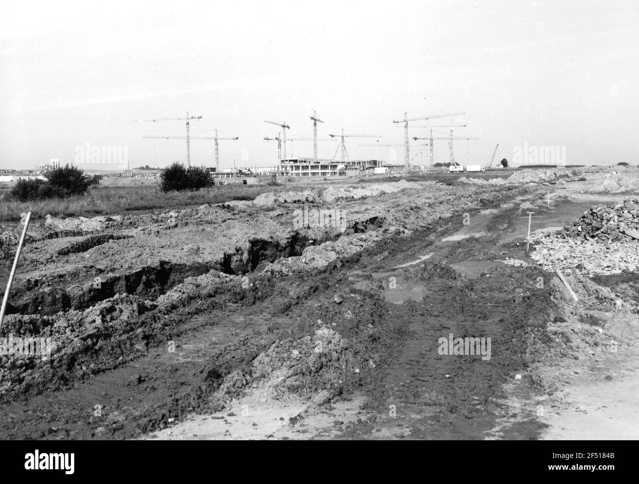 Dresde-Wilschdorf. Site de construction des périphériques AMD (Advanced micro Devices). Levage de l'excavation. Vue en direction de Boxdorf Banque D'Images