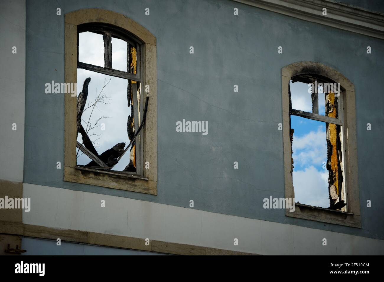 Fenêtres du bâtiment abandonnées Banque D'Images