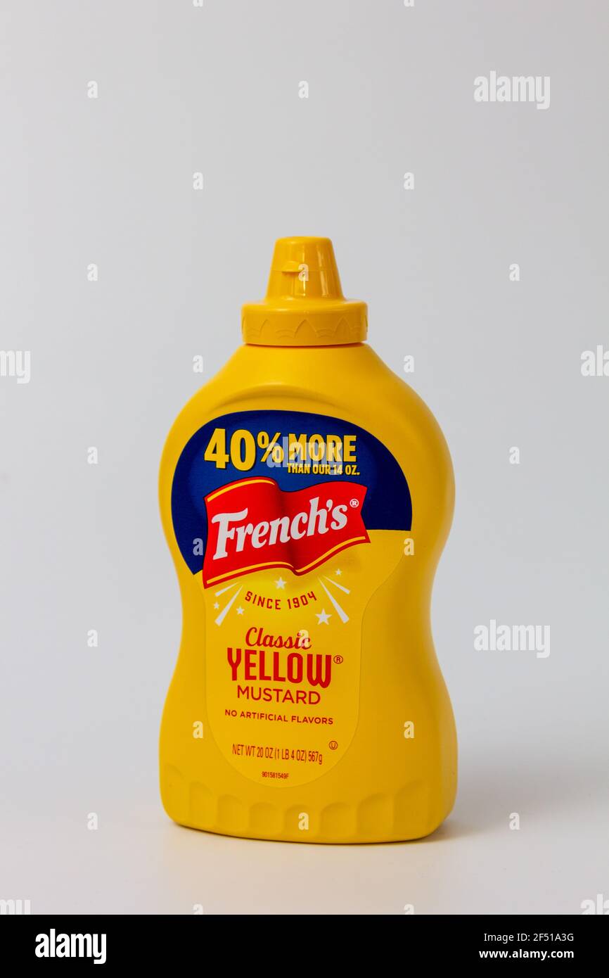 ST. PAUL, MN,USA - 18 MARS 2021 - conteneur de moutarde jaune classique français et logo de la marque. Banque D'Images