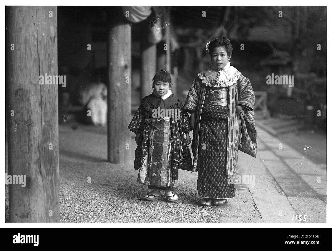 Kyoto. Deux filles posant Banque D'Images