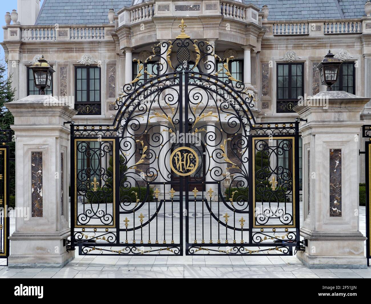 Toronto, Canada - le 23 mars 2021 : manoir de style château baroque français, réputé pour son utilisation dans la série télévisée "riches en cerfs" de Schitt Banque D'Images