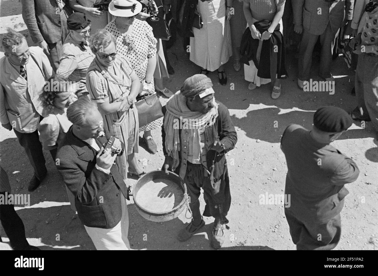 Photos de voyage Orient. Touristes à l'atterrissage. Charmer serpent Banque D'Images