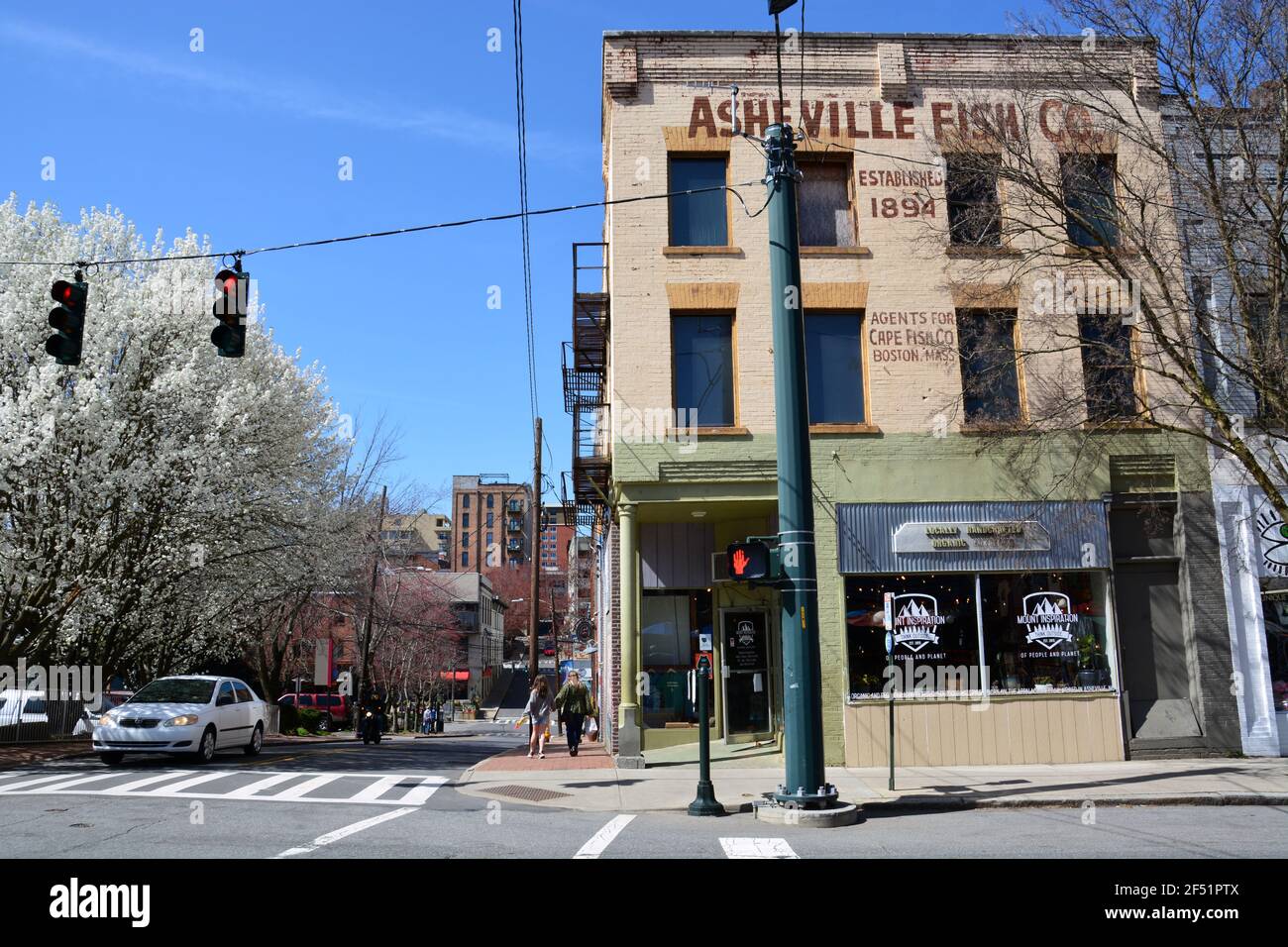 Un bâtiment au coin de Broadway et Walnut à Asheville, le quartier historique de Caroline du Nord. Banque D'Images