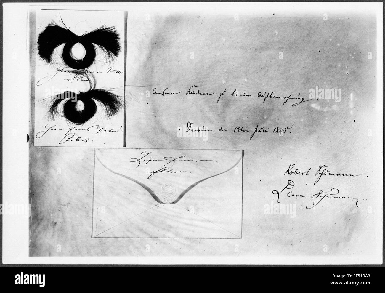 Première feuille de l'album Schumann avec dévouement et coiffures De Robert et Clara Schumann avec enveloppe montée Banque D'Images