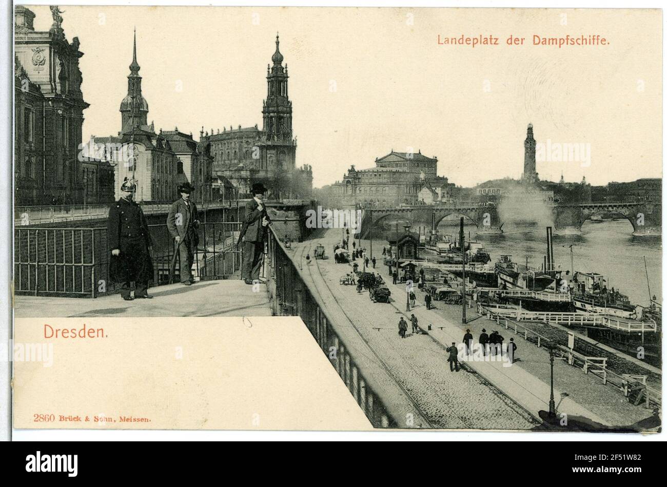 Landungsplatz de bateaux à vapeur, Hofkirche, Semperoper Dresde. Atterrissage des bateaux à vapeur, Hofkirche, Semperoper Banque D'Images