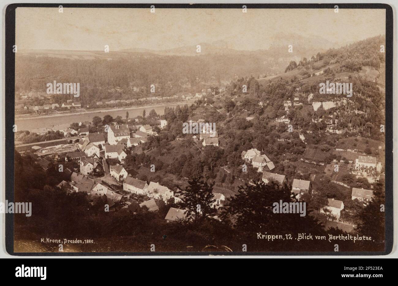 Lits enfants Bad Schandau. Unterdorf contre Falkenstein et les Schramsttein. Vue de Berthelthöhe vers le nord-est Banque D'Images