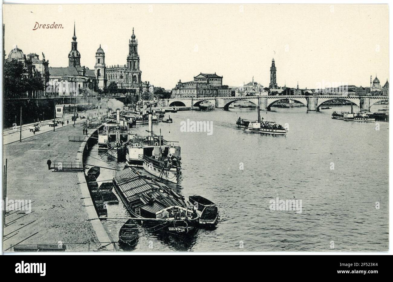 Terrasse avec steamers, Hofkirche, Opéra, Pont de Dresde. Terrasse avec steamers, Hofkirche, Opéra, Pont Banque D'Images