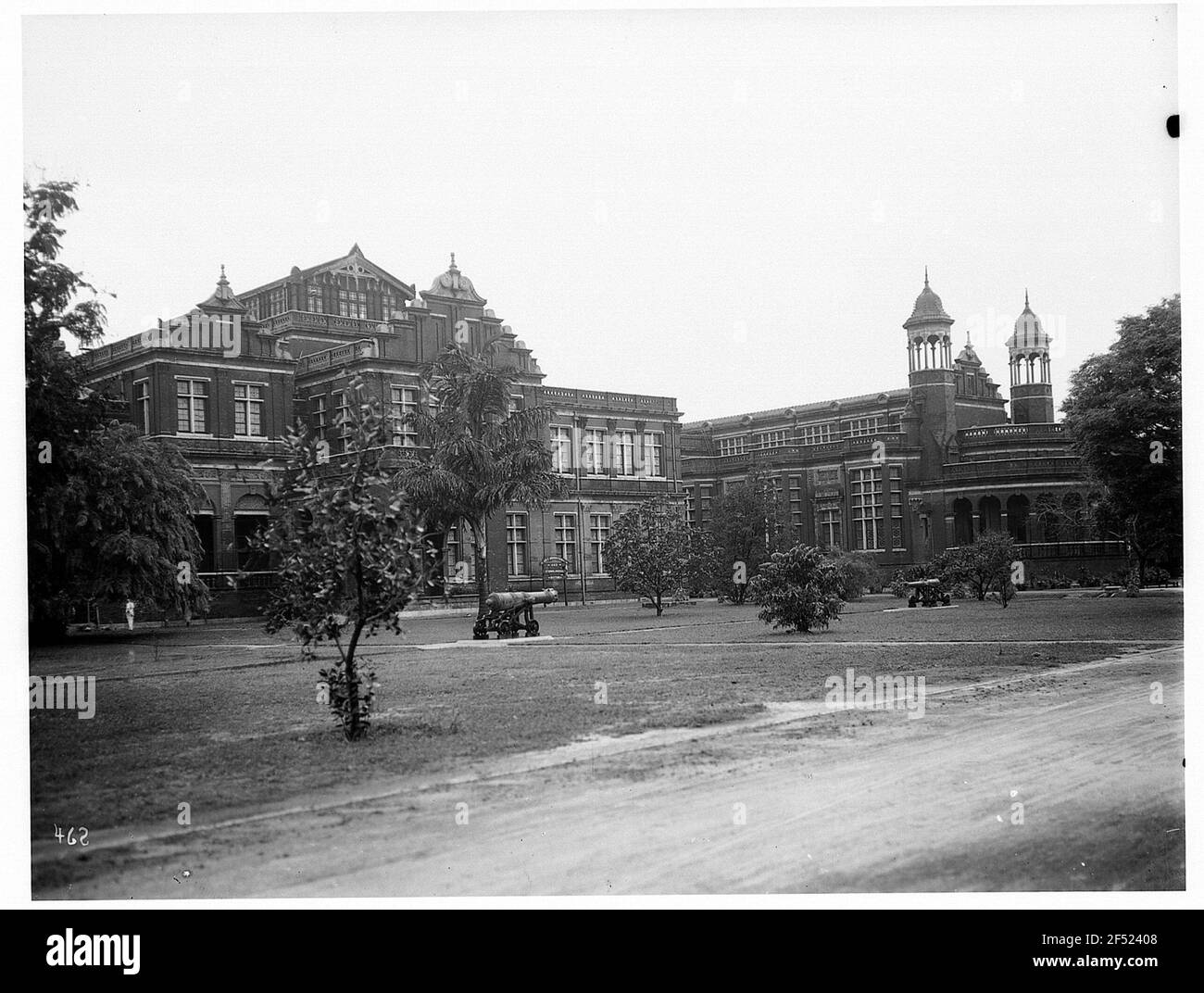 Rangoon, Birmanie. Universitätsgebäude (Art industriel et ethnologique section) Banque D'Images