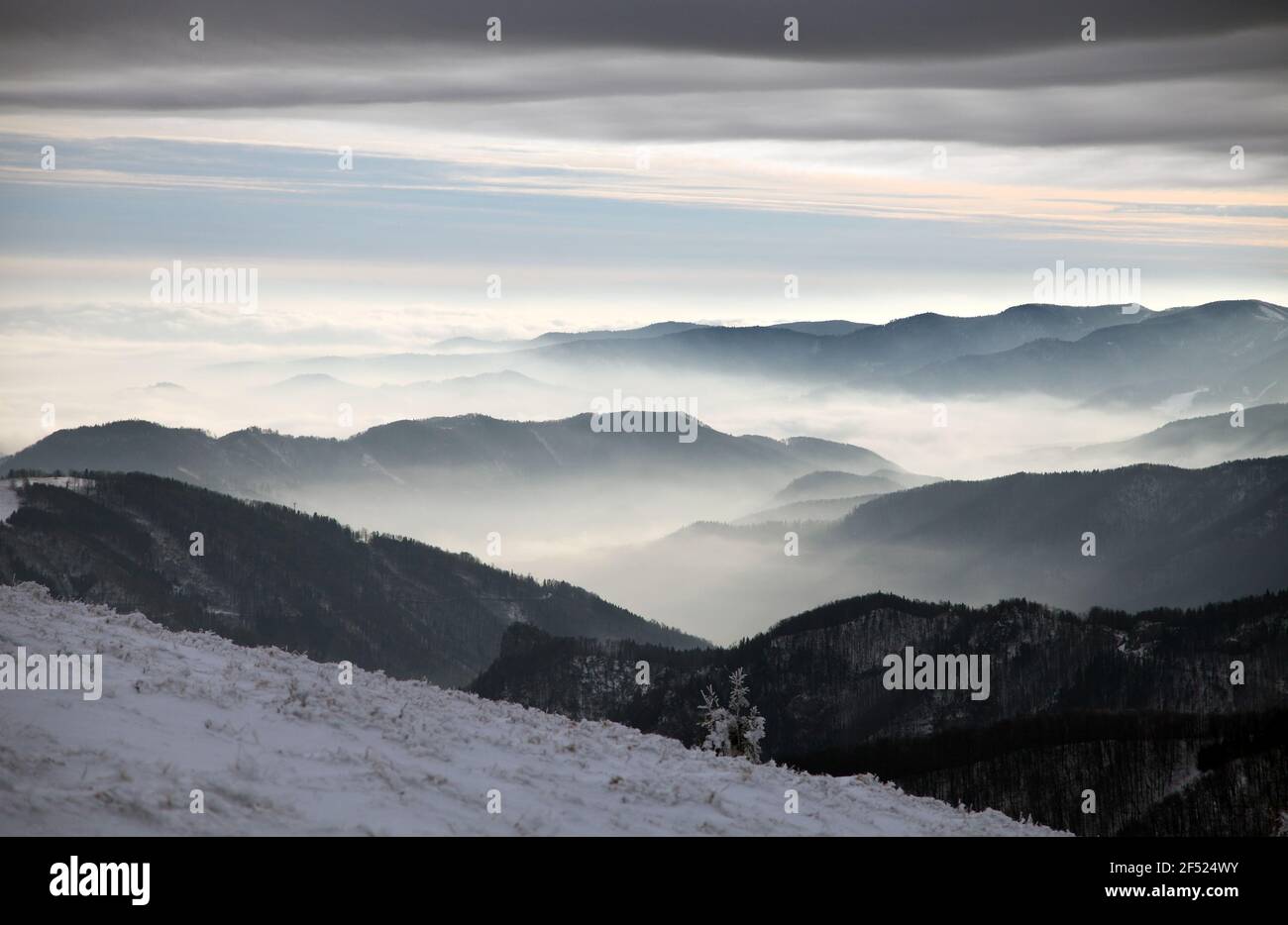 montagne, nuages et horizons - vue de Velka Fatra - Slovaquie Banque D'Images