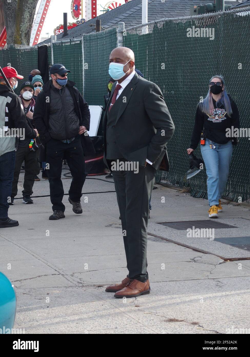 23 mars 2021, New York, New York, États-Unis : New York- le tournage dans la deuxième saison de Coney Island du parrain de Harlem raconte ''la vraie histoire du tristement célèbre boss du crime Bumpy Johnson, qui, au début des années 1960, est revenu de dix ans de prison pour trouver le quartier qu'il avait autrefois dirigé dans des ruines. Les rues étant contrôlées par la foule italienne, le bosselé doit reprendre le contrôle de la famille criminelle génovaise. Le tournage aujourd'hui a été de Forest Whitaker, Chaz Palminteri, Bo Dietl. (Image crédit : © Bruce Cotler/ZUMA Wire) Banque D'Images