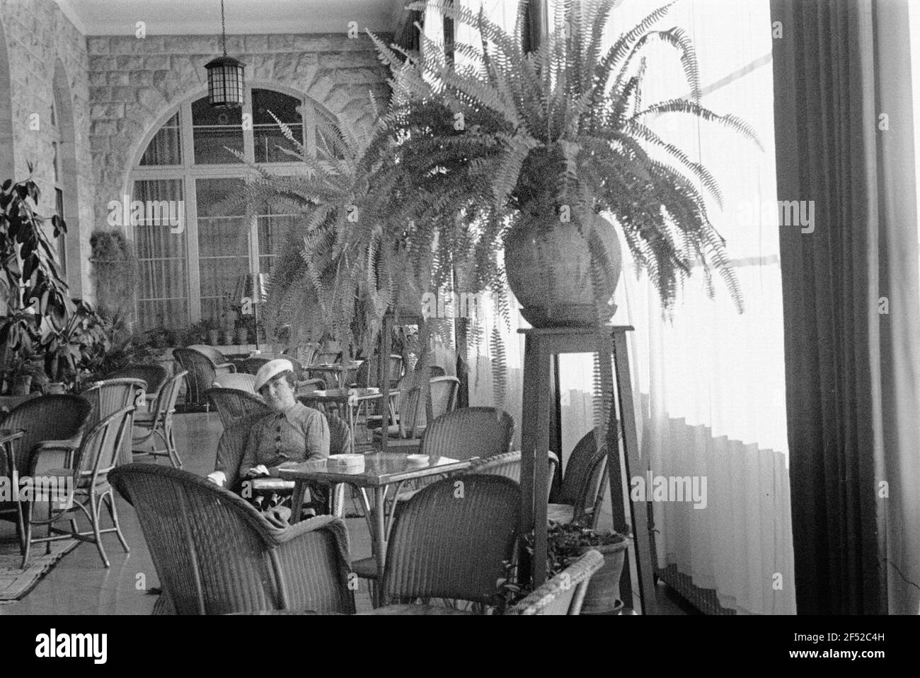 Photos de voyage Israël. Jérusalem ? Touriste dans le salon probablement un hôtel Banque D'Images