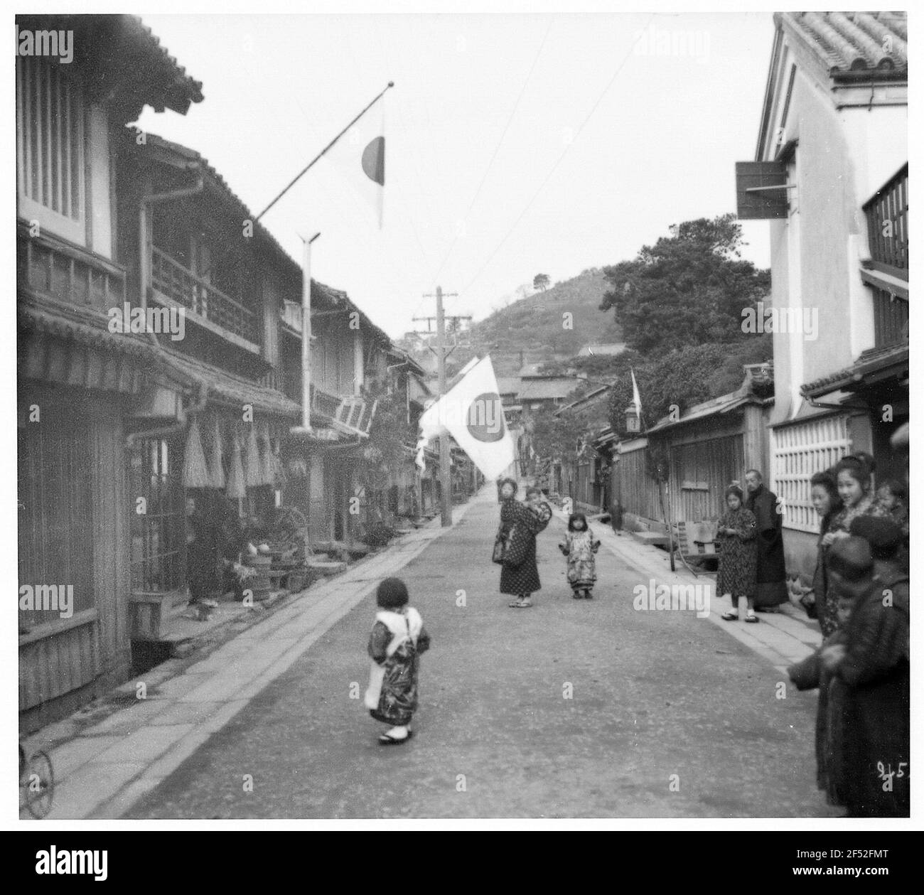 Nagasaki. Rue d'affaires avec passants Banque D'Images