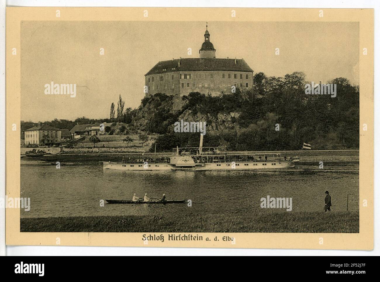 Château avec Elbe et steamer Hirschstein. Château avec Elbe et bateau à vapeur Banque D'Images